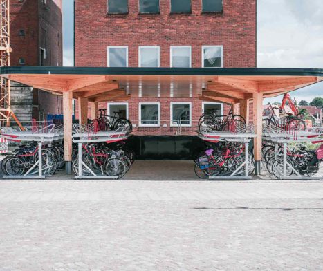 Fahrradparksystem Doppeldecker vor Haus